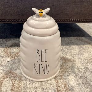 New Rae Dunn Bee Kind Cookie Jar